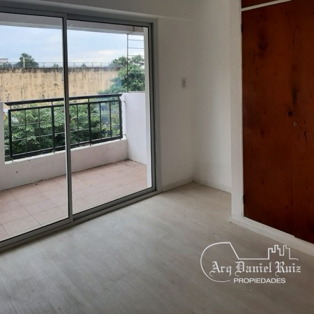 HERMOSA CASA EN VENTA. Sargento Cabral al 700.