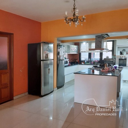 Increible Casa en Venta. Mate de Luna al 3400